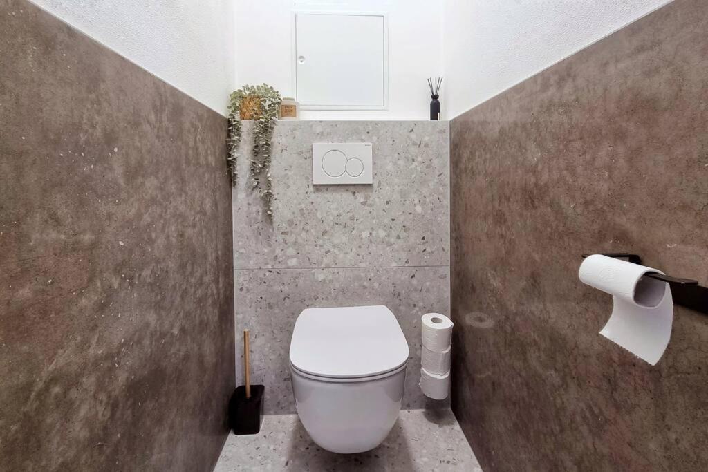 Apartment 10 Minutes To City: Cozy Urban Pressburg