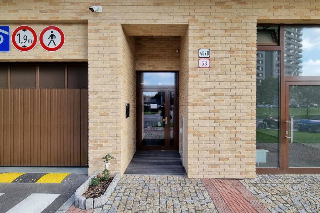 10 Minutes To City: Cozy Urban Apartment Pressburg