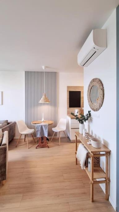10 Minutes To City: Cozy Urban Apartment Bratislava